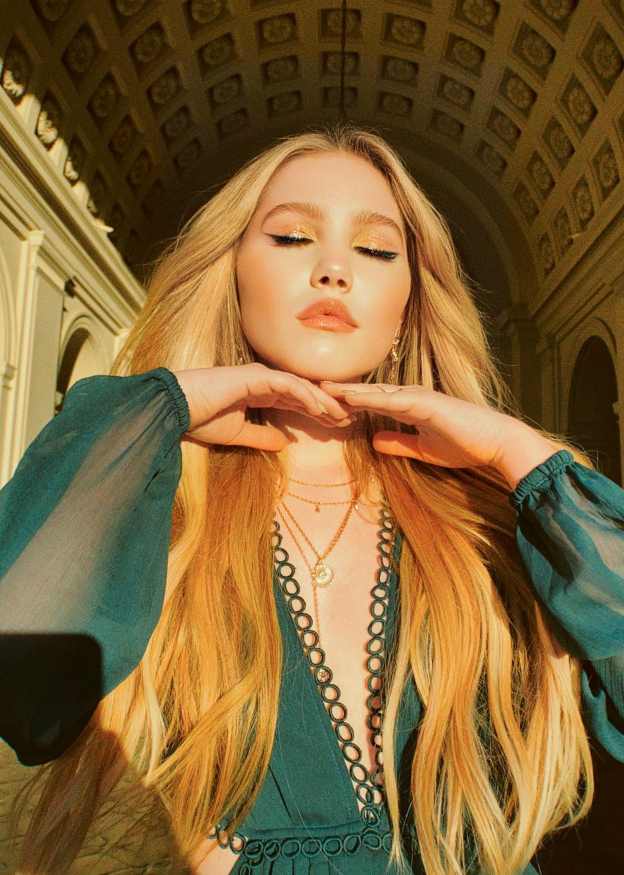 Ella Anderson - Age, Bio, Career, Boyfriend & Relationships