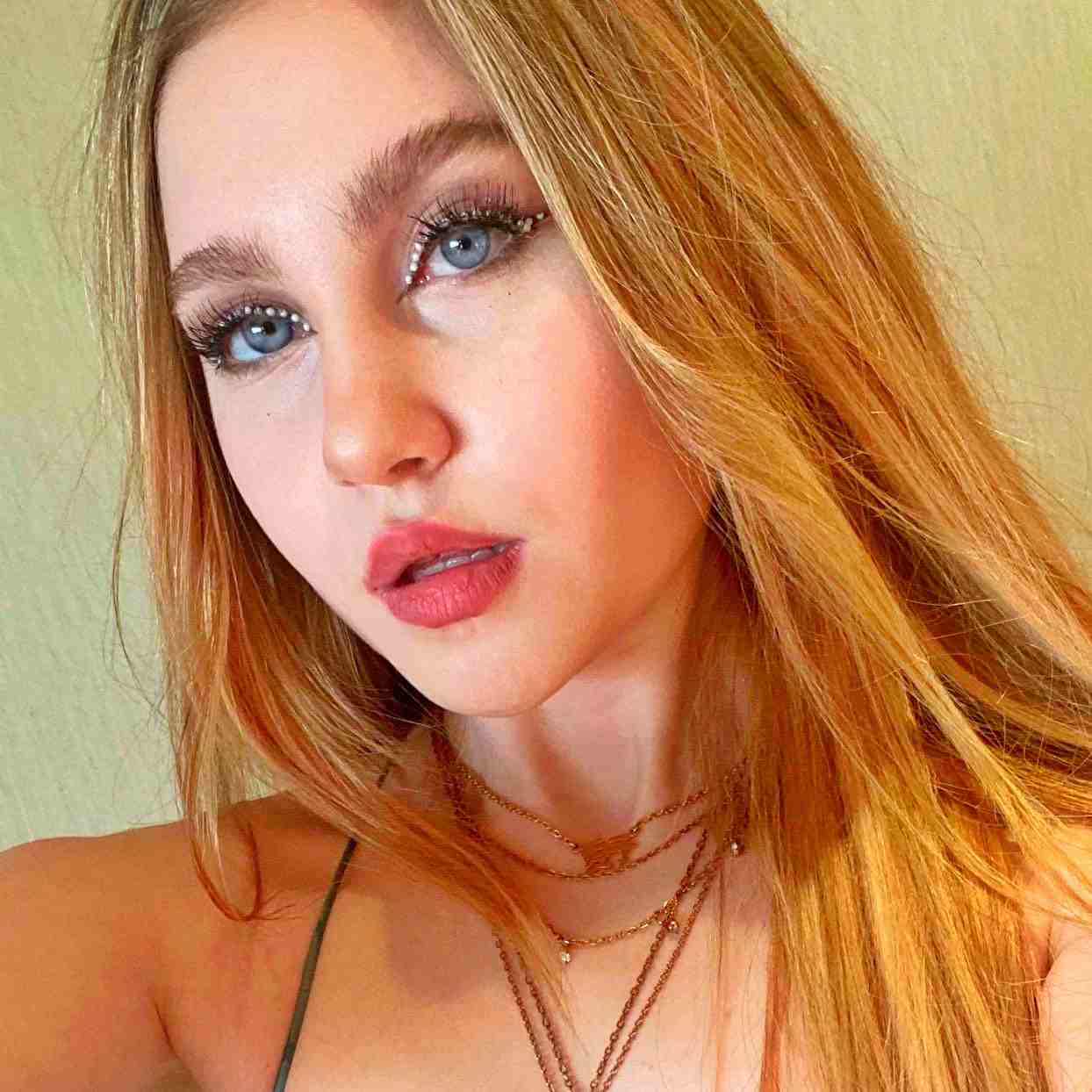 Ella Anderson - Age, Bio, Career, Boyfriend & Relationships
