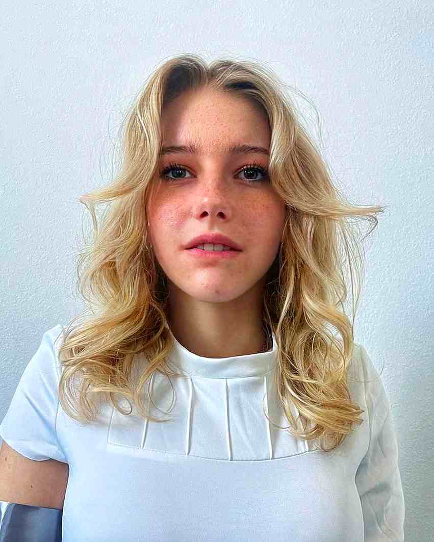 Zoe Moore - Age, Bio, Career