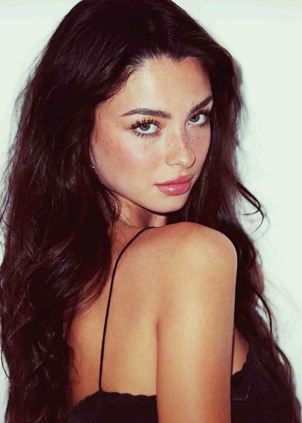 Mishka Silva - Age, Bio, Career, Boyfriend & Relationships